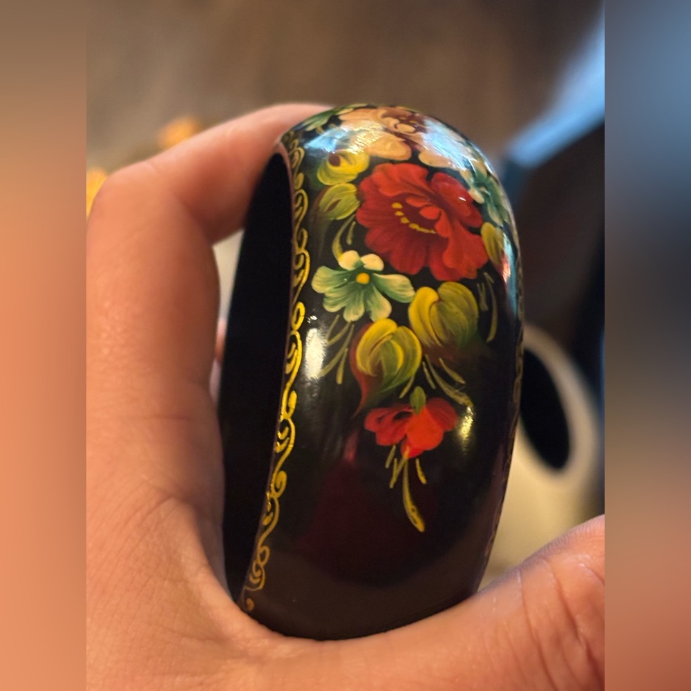 VINTAGE Russian Black Lacquer Floral Painted Bangle Bracelet Small - Picture 12 of 17